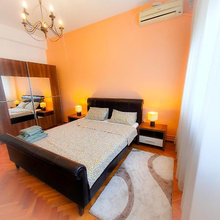City Center Apartment Бухарест Экстерьер фото