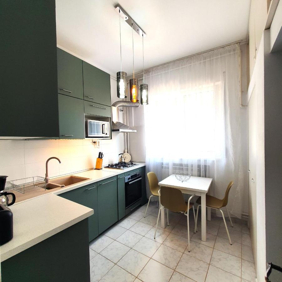 City Center Apartment Бухарест Экстерьер фото