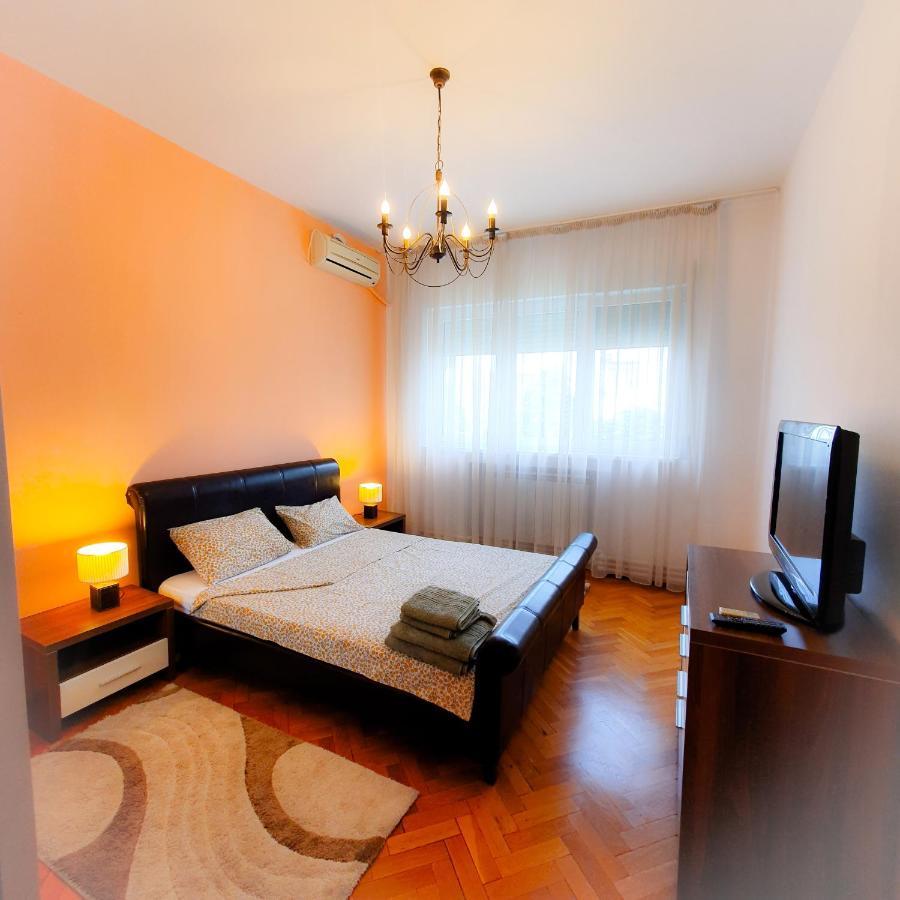 City Center Apartment Бухарест Экстерьер фото