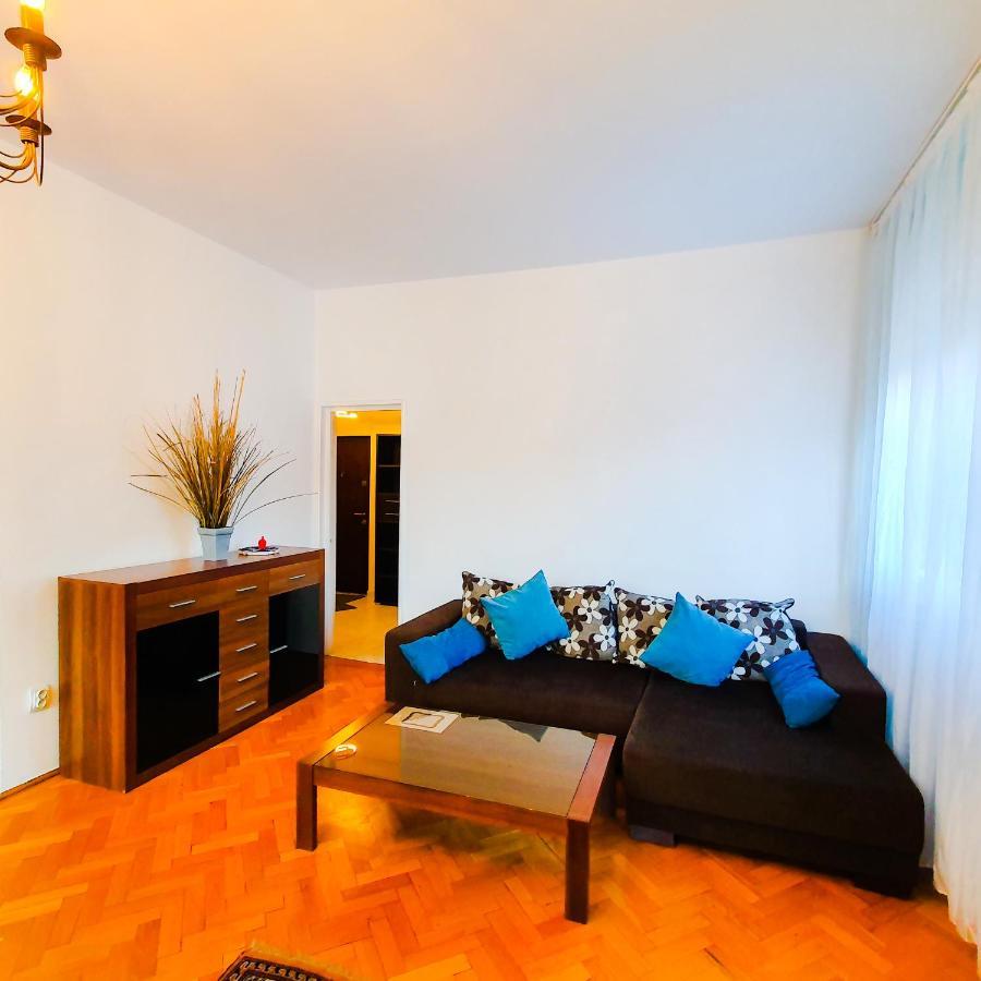 City Center Apartment Бухарест Экстерьер фото